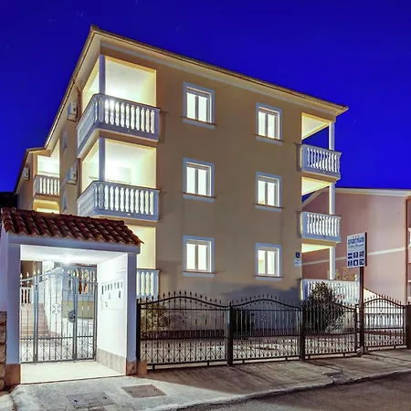 Apartament In Croatia With Pool