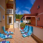 In Croatia With Pool Апартаменты
