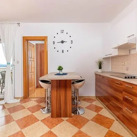 Apartman In Croatia With Pool