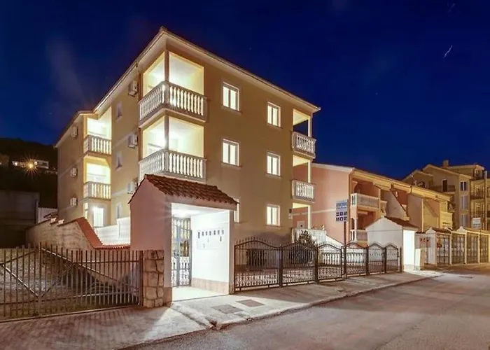 In Croatia With Pool Apartman Klanfari