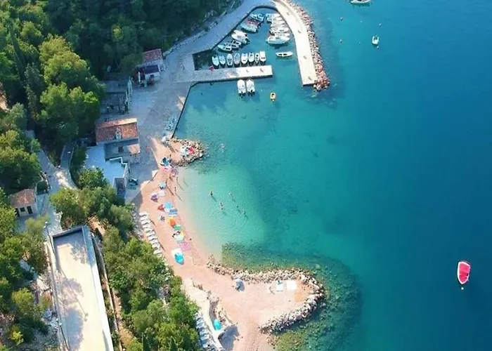 Appartement In Croatia With Pool